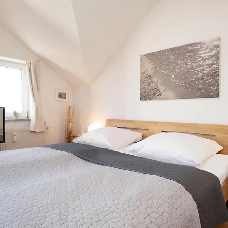 Kaiserhof 42-44 Duenenrose