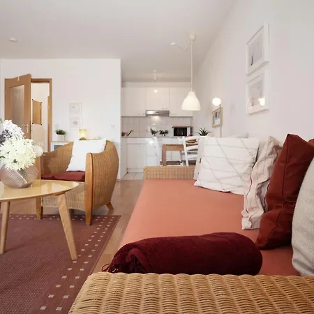 Kaiserhof 42-44 Duenenrose *